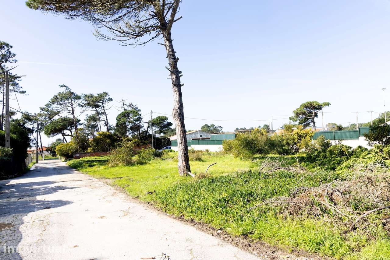 Lote de Terreno Urbano a poucos minutos do Atlântico – Praia das Maçãs - Grande imagem: 2/24