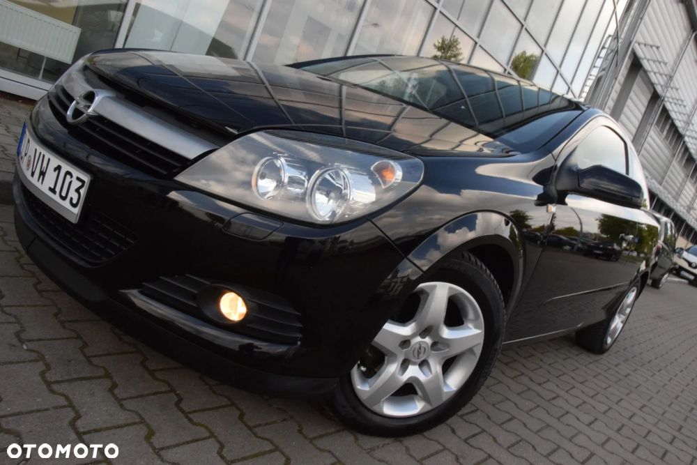 Opel Astra GTC 1.6 Black&White - 37