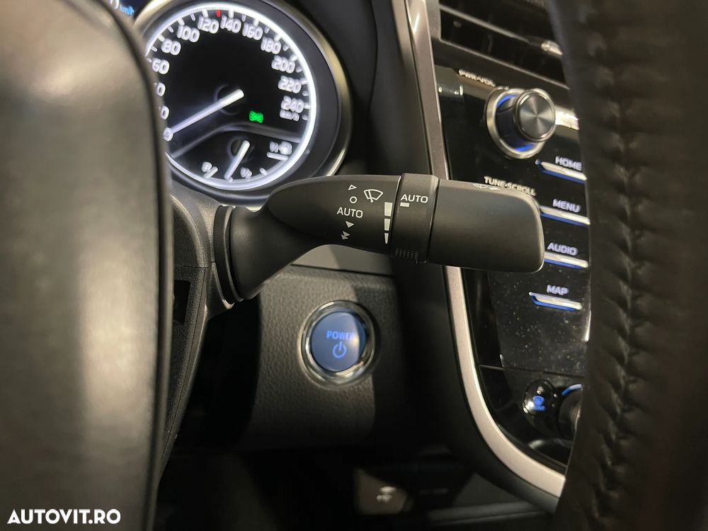 Toyota Camry 2.5 Hybrid Business - 21