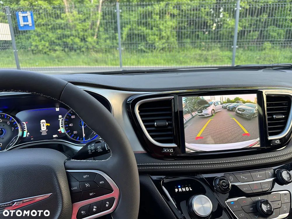 Chrysler Pacifica - 13