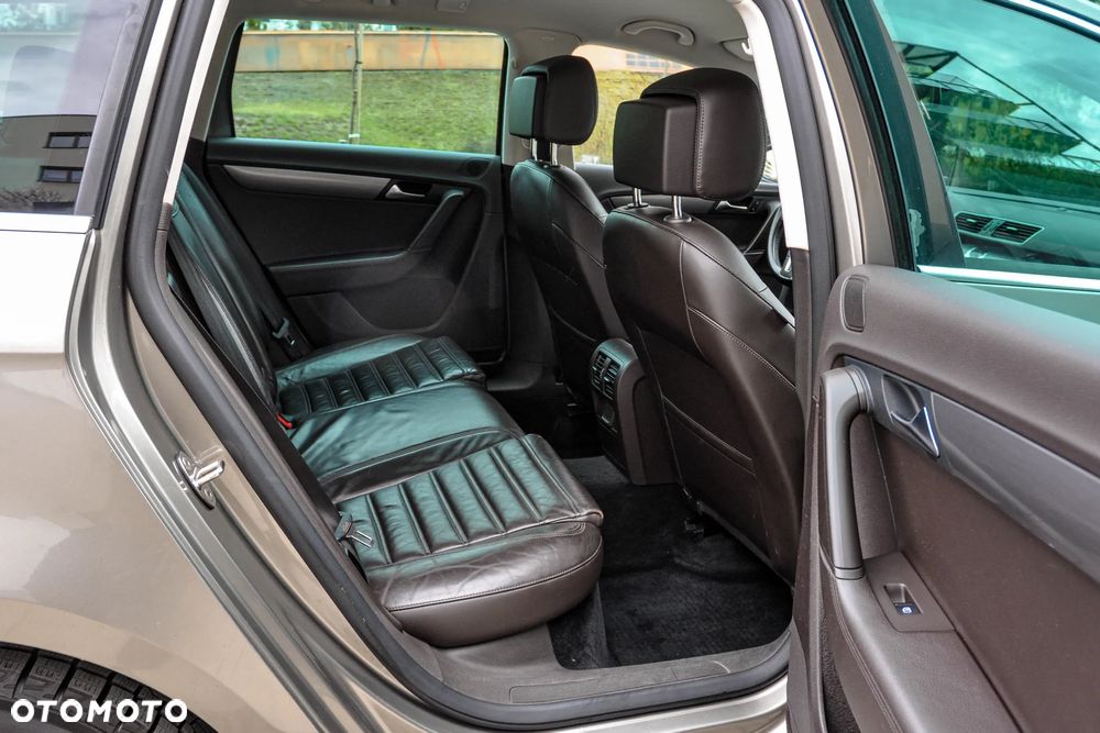 Volkswagen Passat - 11