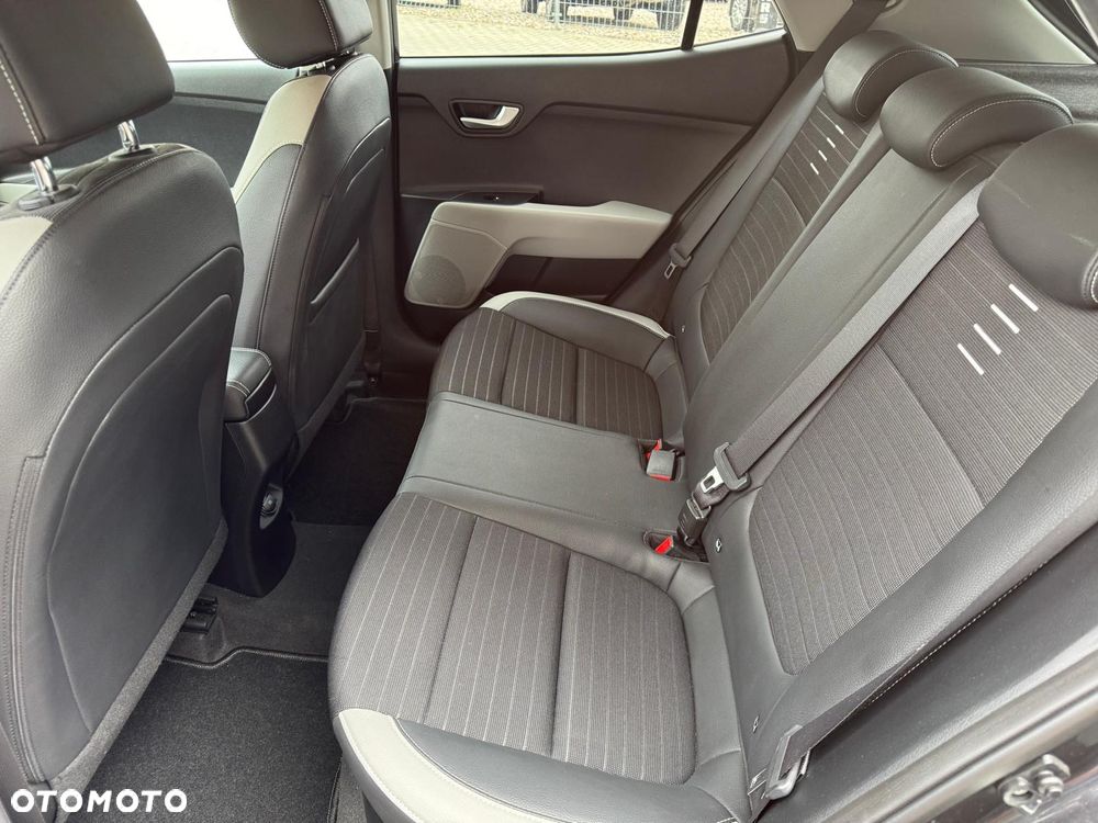 Kia Stonic - 33