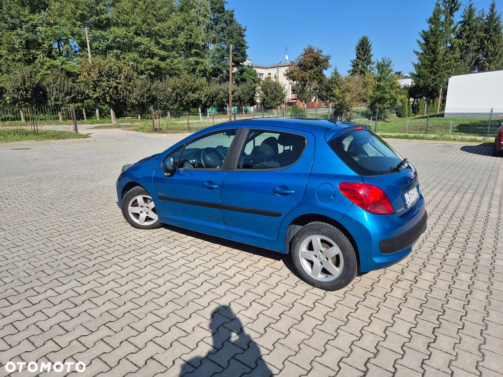 Peugeot 207 2009 photo 2