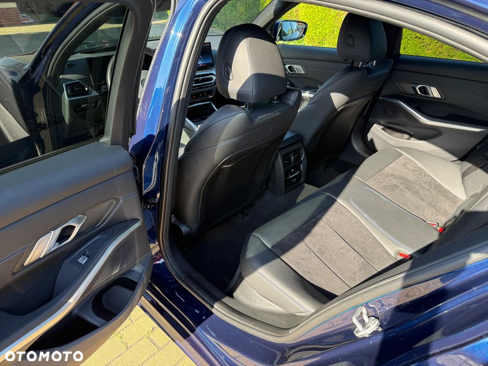 BMW Seria 3 320d xDrive M Sport sport - 16
