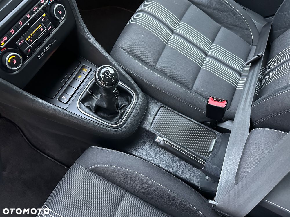 Volkswagen Golf 1.6 TDI DPF BlueMotion Technology MATCH - 19