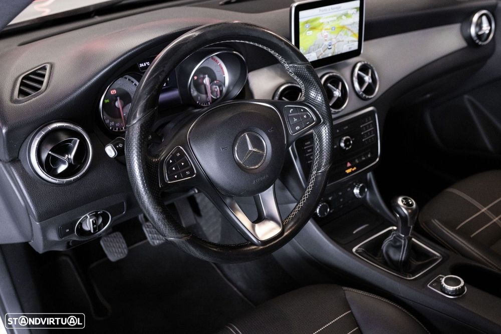 Mercedes-Benz CLA 180 - 11