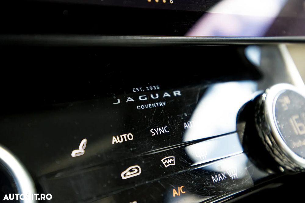 Jaguar F-Pace D200 AWD SE - 31