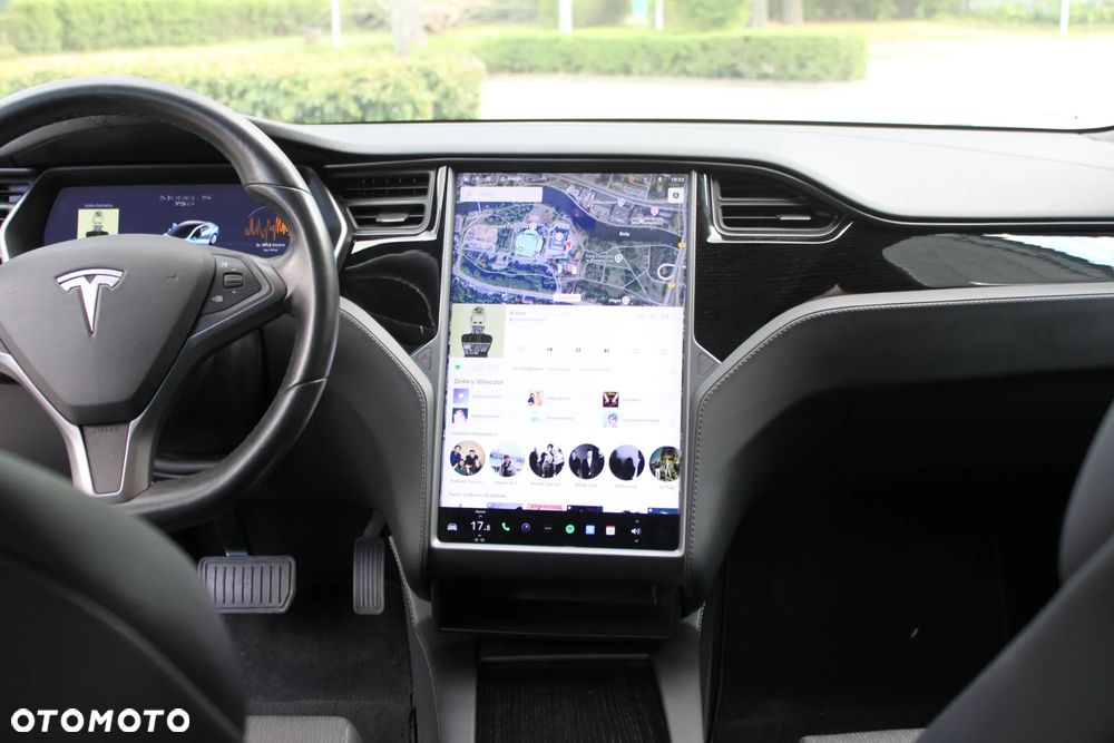 Tesla Model S - 3