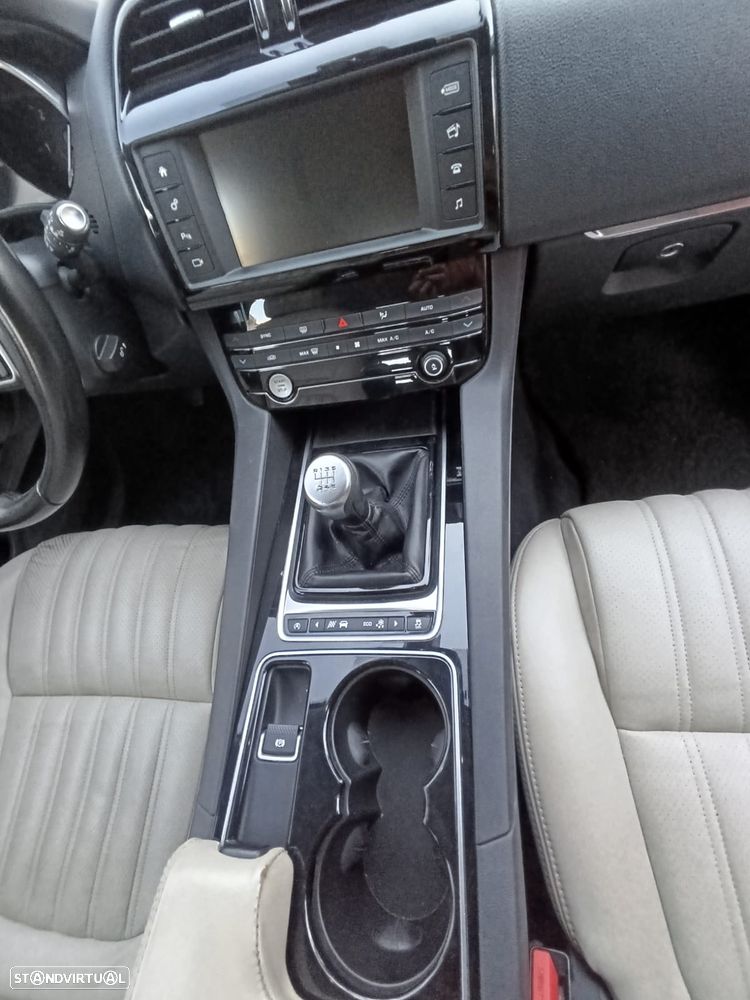 Jaguar F-Pace 2.0 i4D Prestige - 25