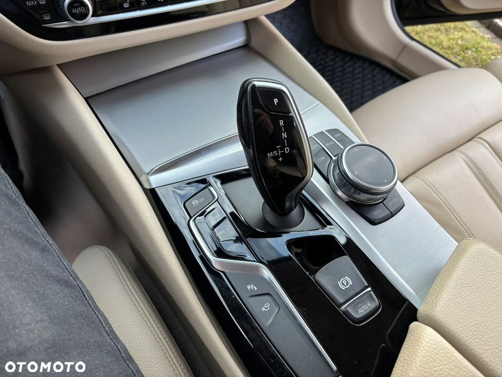 BMW Seria 5 520d M Sport - 23