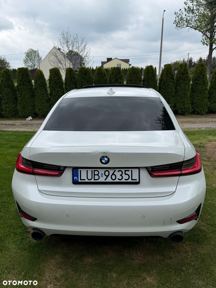 BMW Seria 3 330i M Sport - 6