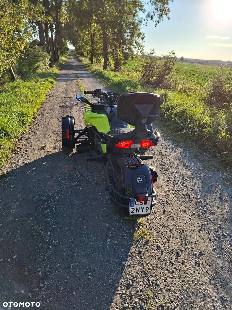 Can-Am Spyder - 14
