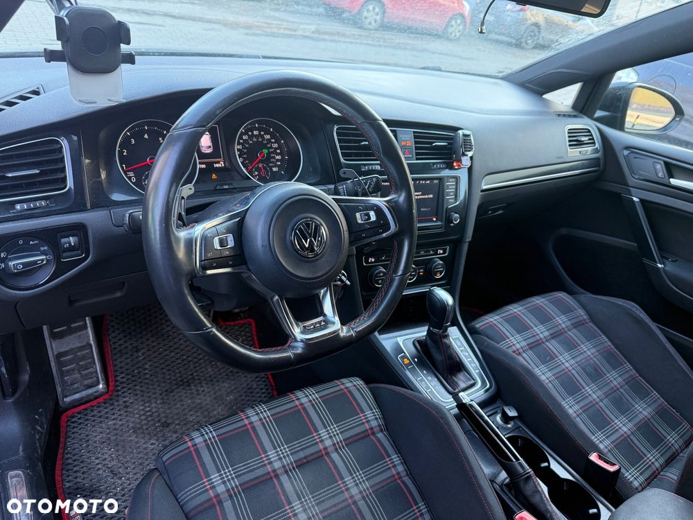 Volkswagen Golf - 5