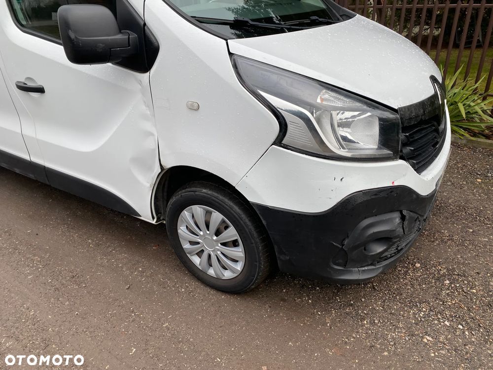 Renault TRAFIC - 2