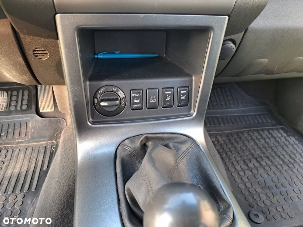 Nissan Pathfinder 2.5 D LE - 16