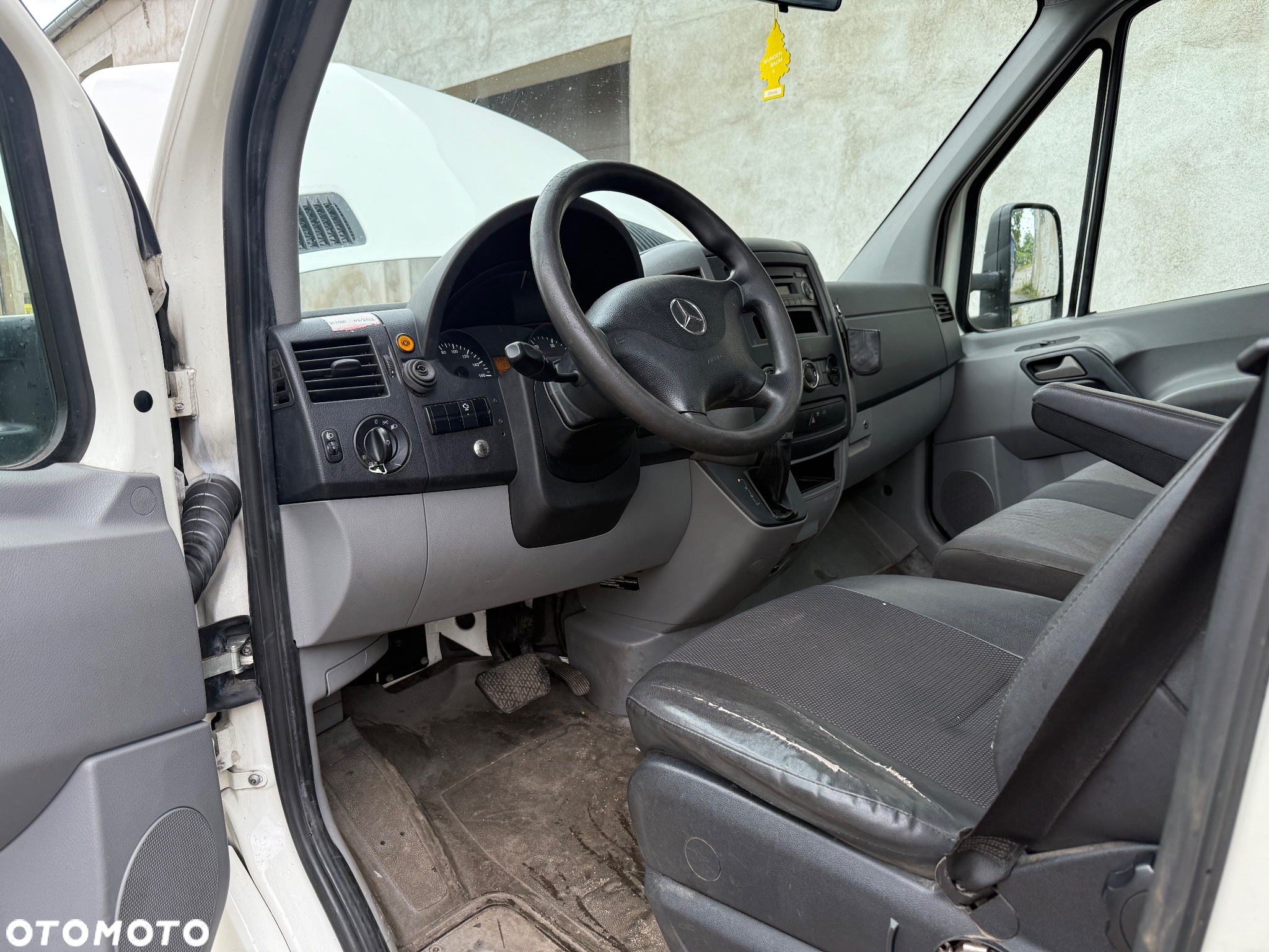 Mercedes-Benz Sprinter - 9