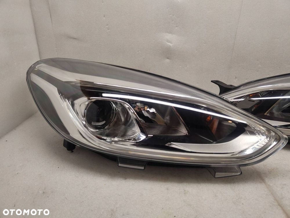 Ford Fiesta MK8 SOCZEWKA BEAM Komplet Lamp L1BB-13E014-CE, L1BB-13E015-CE - 2