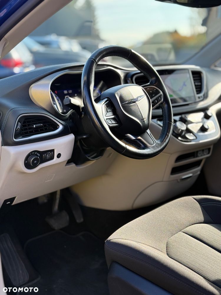 Chrysler Pacifica - 22