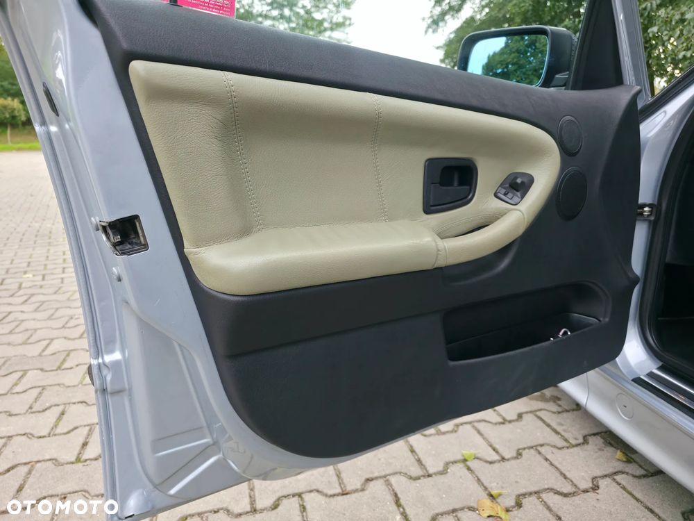 BMW Seria 3 320i - 16
