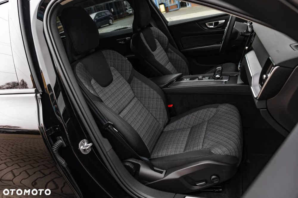 Volvo V60 B3 B Essential - 22