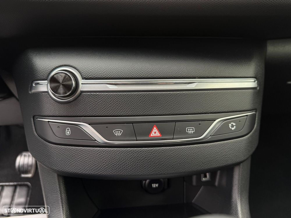 Peugeot 308 1.5 BlueHDi Style J17 - 17