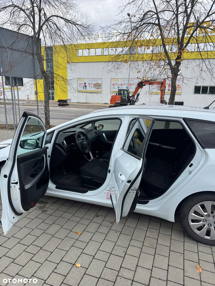 Kia Ceed - 10