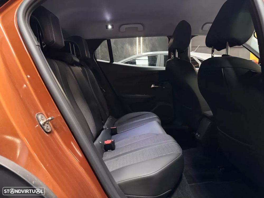 Peugeot 2008 1.2 PureTech Allure Pack EAT8 - 23