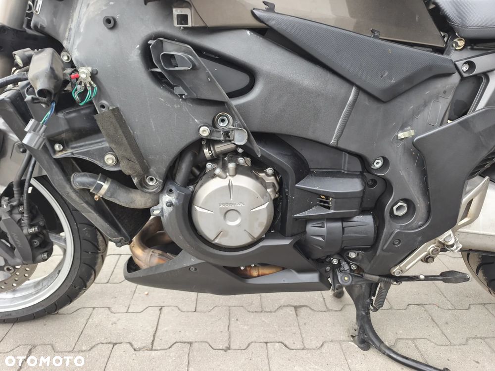 Honda VFR - 10