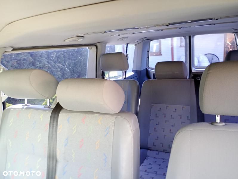 Volkswagen Caravelle - 13