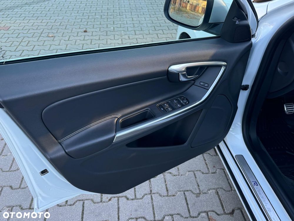 Volvo V60 D4 Drive-E R-Design Summum - 39