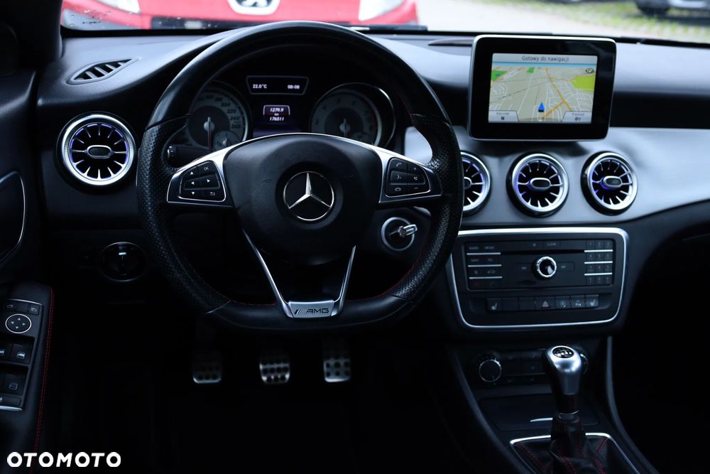 Mercedes-Benz CLA 180 AMG Line - 30