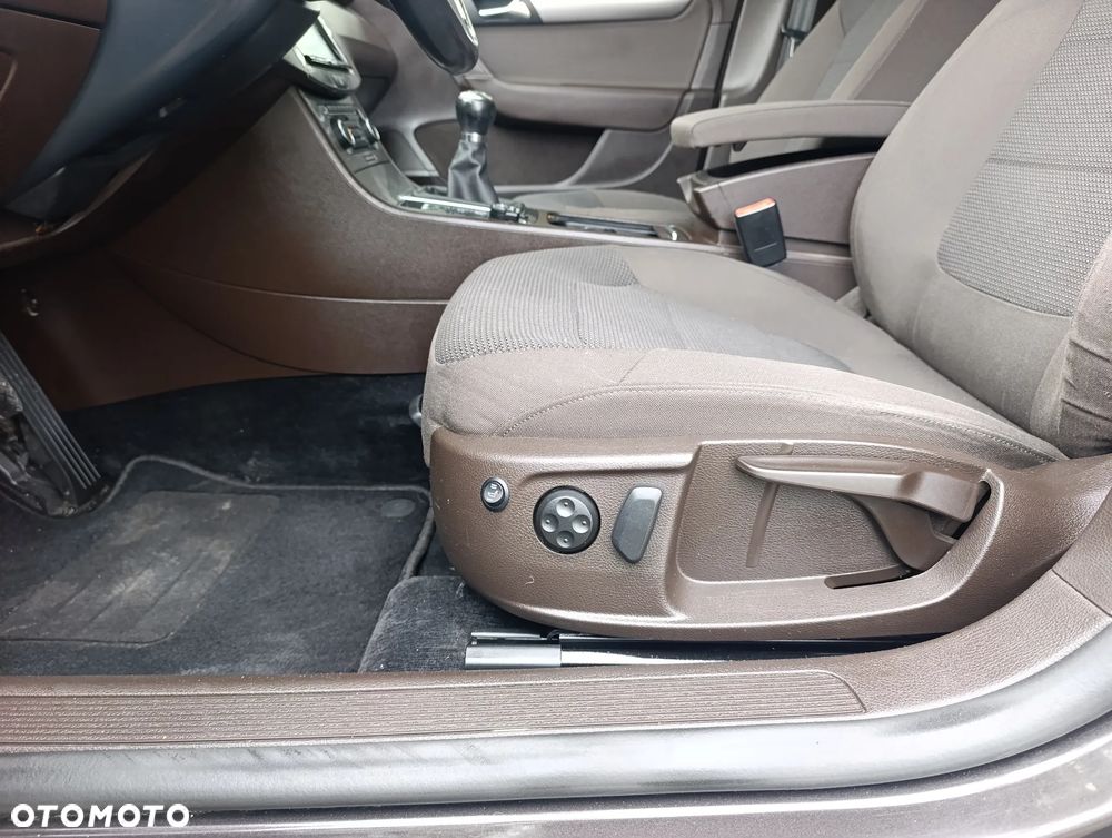 Volkswagen Passat - 16