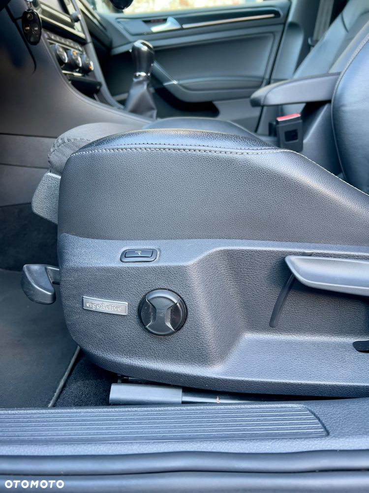 Volkswagen Golf - 34
