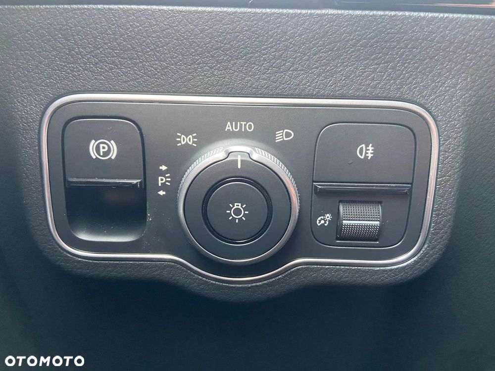 Mercedes-Benz GLA 200 AMG Line - 18