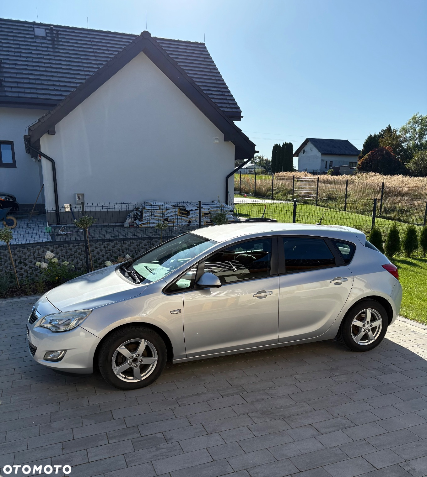 Opel Astra IV 1.4 T Essentia - 4