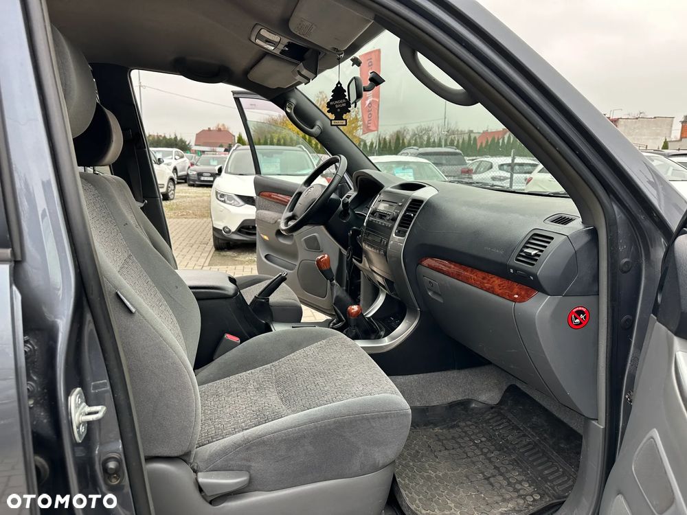 Toyota Land Cruiser - 20