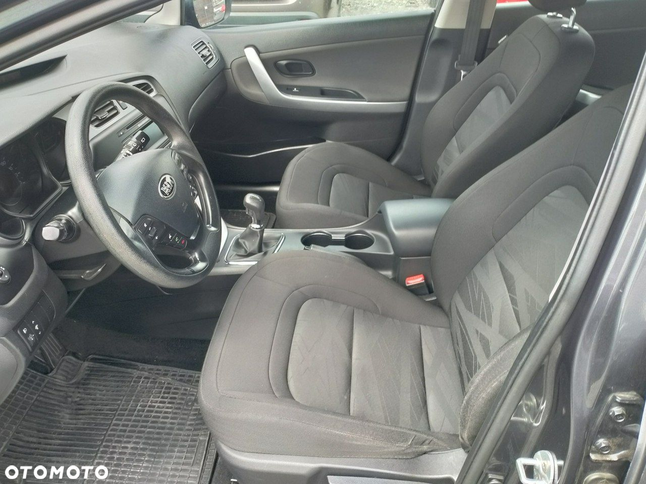 Kia Ceed - 10
