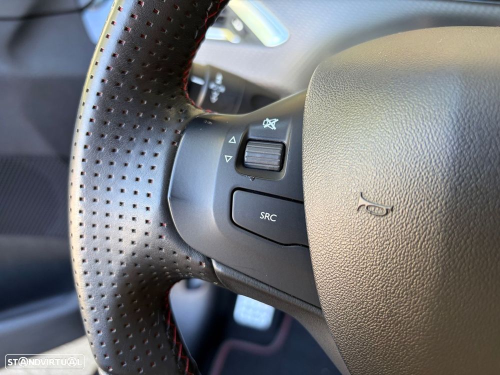 Peugeot 2008 1.2 PureTech GT Line - 12