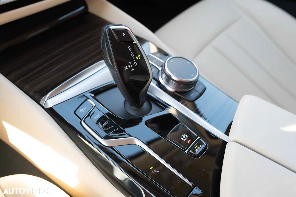 BMW Seria 5 520d xDrive Aut. Luxury Line - 27
