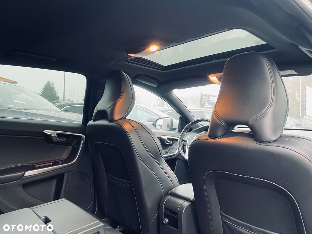 Volvo V60 D4 Geartronic R-Design - 27