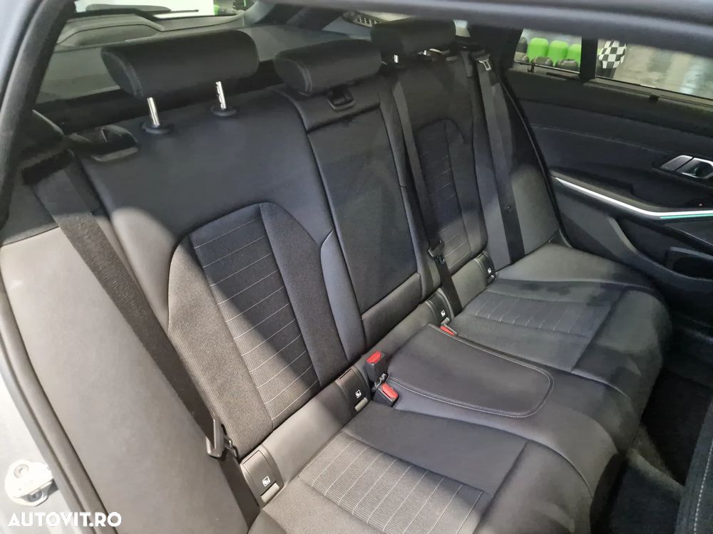BMW Seria 3 320d Touring Aut. Sport Line - 24