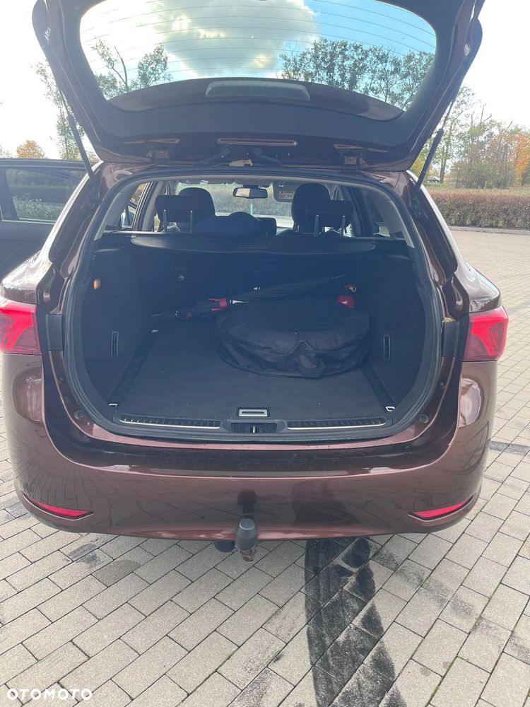 Toyota Avensis 1.8 Premium - 9