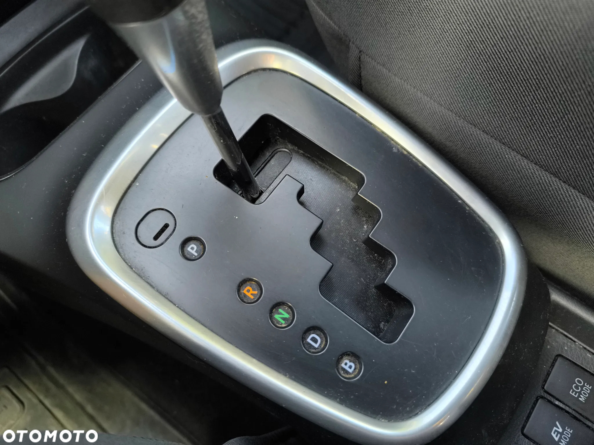 Toyota Yaris Hybrid 100 Active - 17