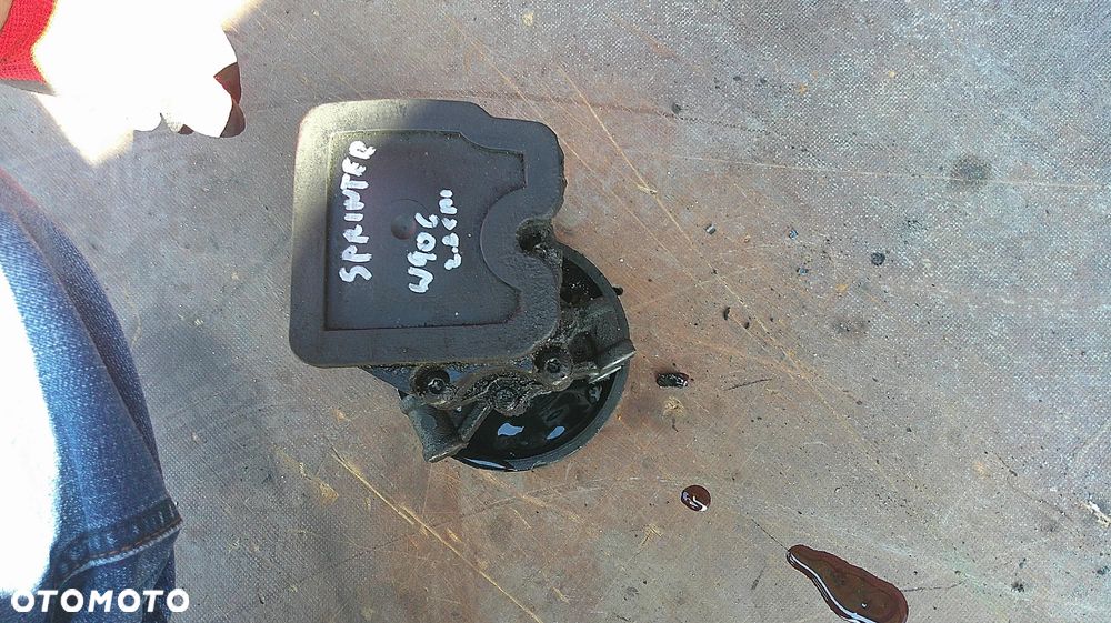 MERCEDES SPRINTER 906 2.2 CDI POMPA WSPOMAGANIA - 3