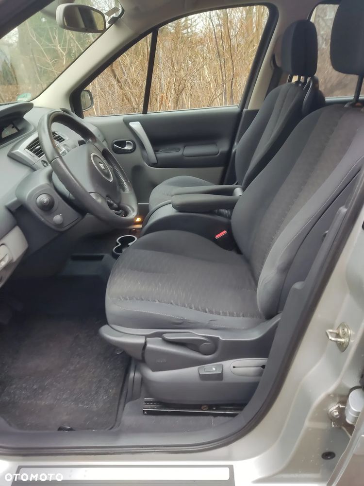 Renault Scenic 2.0 16V Privilege - 10