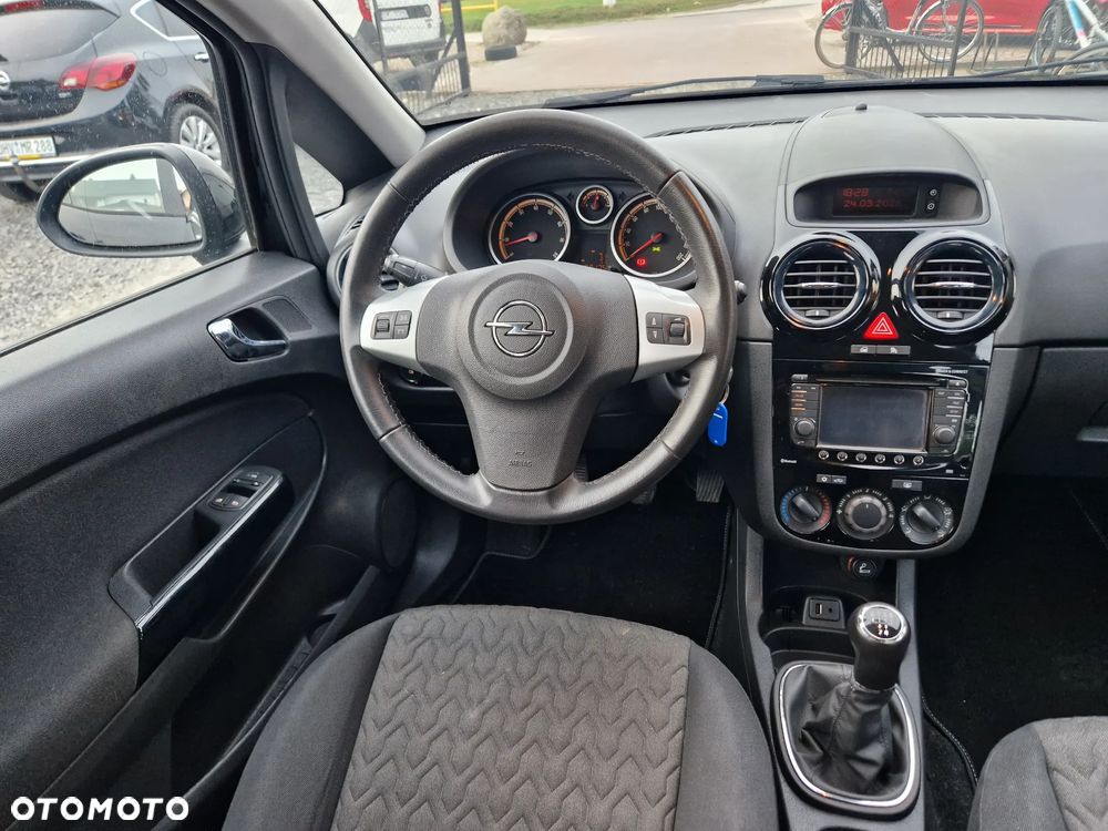 Opel Corsa 1.2 16V Cosmo - 26