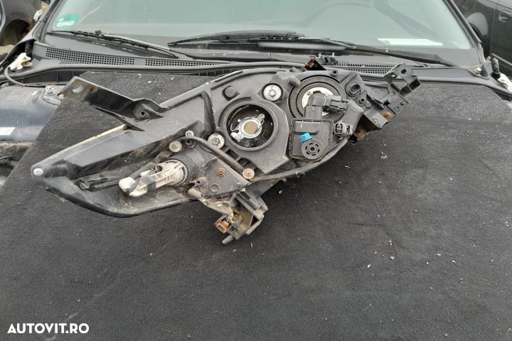 Far stanga 02A011A Mazda 5 CR [2005 - 2008] Minivan 2.0 MZR-CD MT (14 - 4