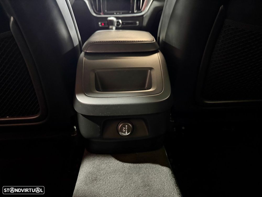 Volvo V60 2.0 D3 Momentum Plus Geartronic - 36
