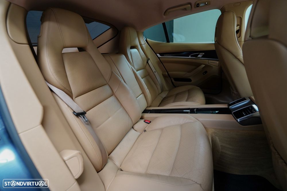 Porsche Panamera 4 PDK - 16