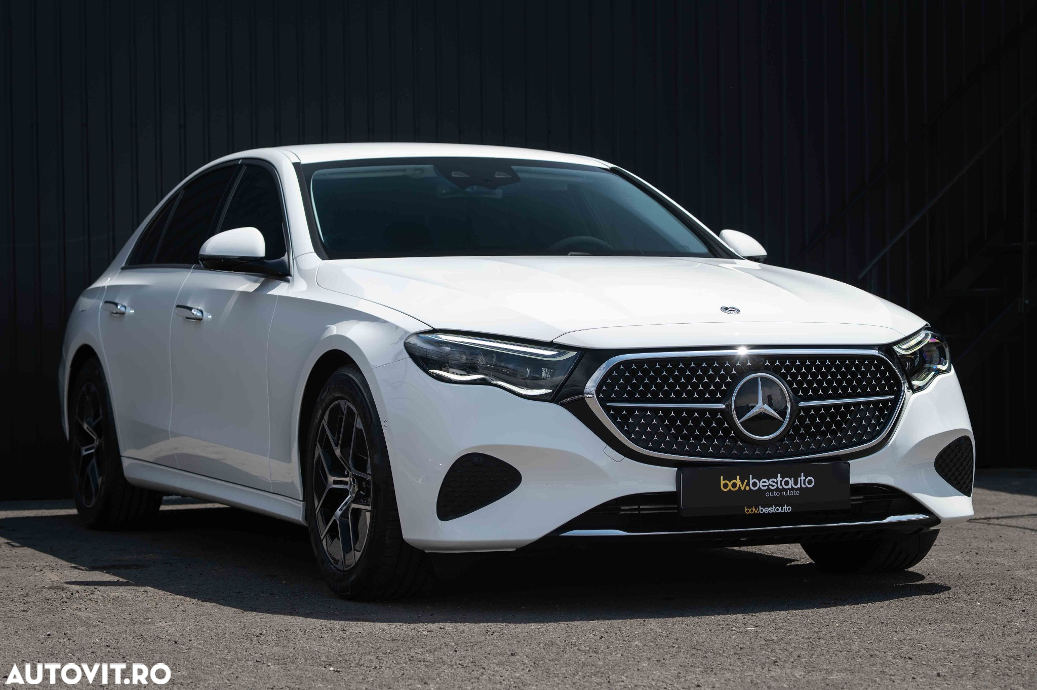 Mercedes-Benz E 220 d 4Matic 9G-TRONIC Edition AVANTGARDE - 30